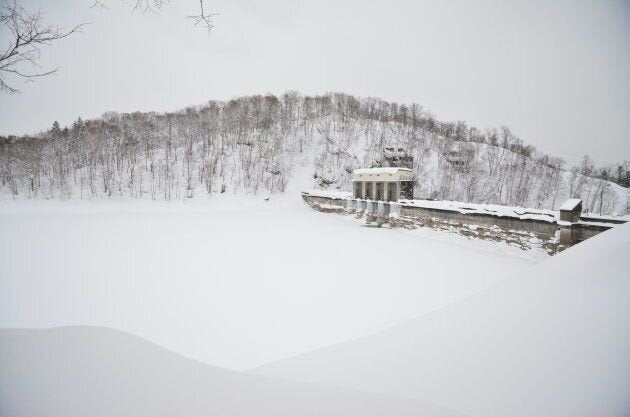 朝鮮半島出身者も多数動員されて建設された北海道幌加内町の雨竜第一ダム。過酷な労働のすえに亡くなったが、ふるさとの家族には知らされずに現地で埋葬された人がたくさんいた