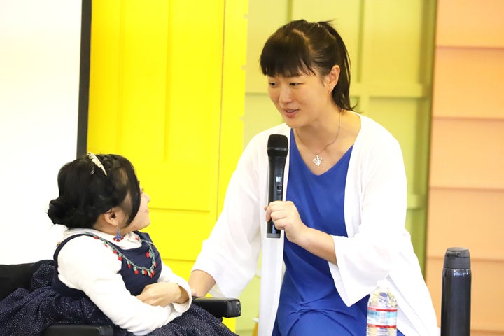 伊是名夏子さん（左）、安田菜津紀さん（右）