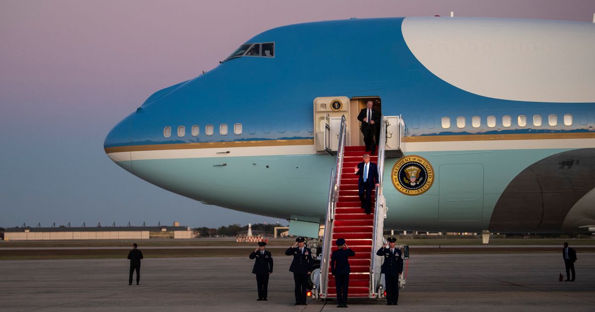 A Photo Of The Food On Air Force One Is Freaking Everyone Out