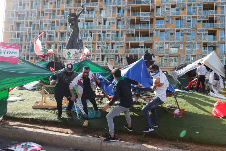 Men pull tents that were set-up by anti-government protesters in Beirut, Lebanon October 29, 2019. (REUTERS/Mohamed Azakir)