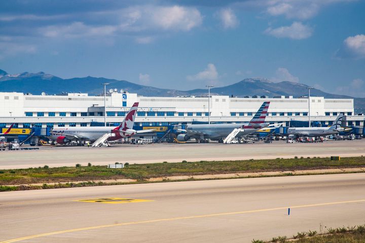 Ο ΔΑΑ είναι το μεγαλύτερο αεροδρόμιο της χώρας. Διακίνησε 24 εκατ. επιβάτες το 2018, εκ των οποίων 16,4 εκατ. διεθνείς επιβάτες.