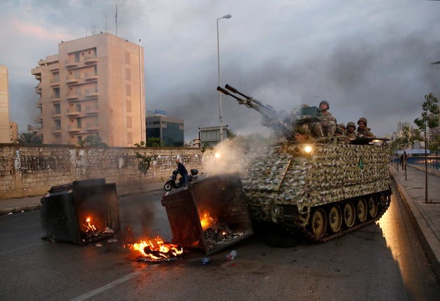 Η «επανάσταση» του Λιβάνου - Τι συμβαίνει στη χώρα με υπέρογκο χρέος και το 1,5εκατ.