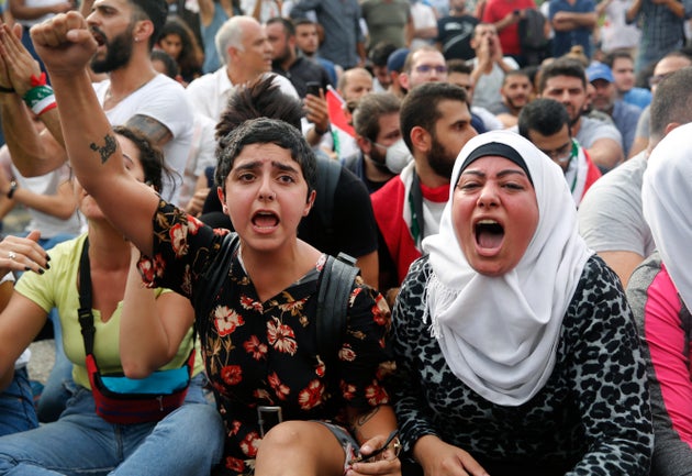 Η «επανάσταση» του Λιβάνου - Τι συμβαίνει στη χώρα με υπέρογκο χρέος και το 1,5εκατ.