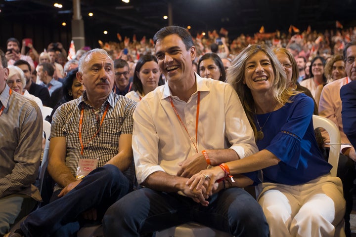 Pedro Sánchez y Begoña Gómez en el Congreso del PSOE de 2017.
