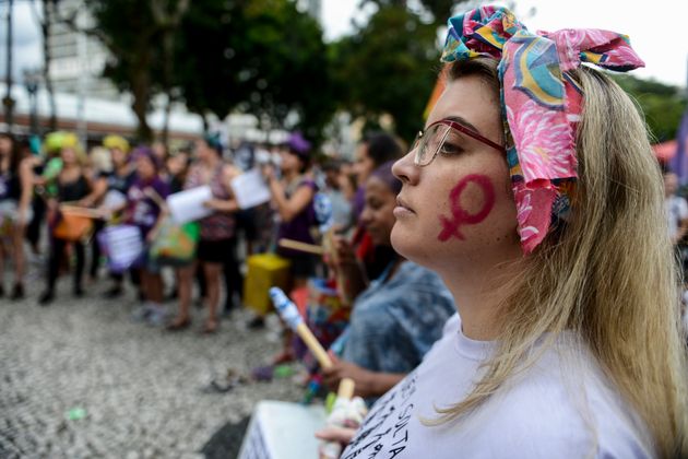 Mulheres protestam em Curitiba, no Dia Internacional da Mulher, em