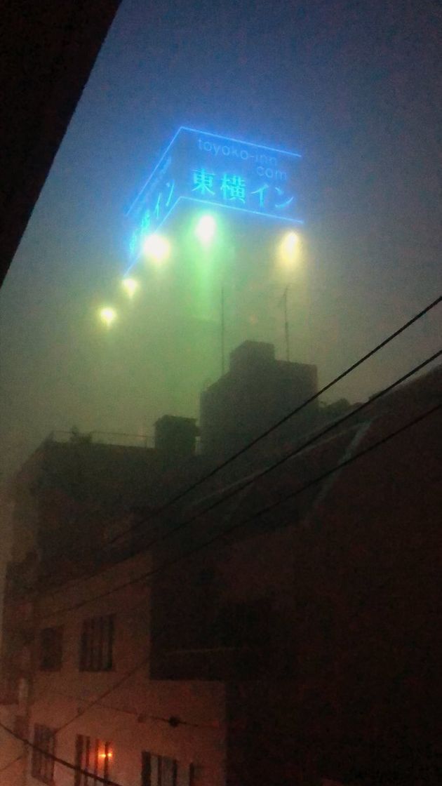 東横イン すごい濃霧で宇宙に飛び立つ 不思議な写真は こうして撮影された ハフポスト