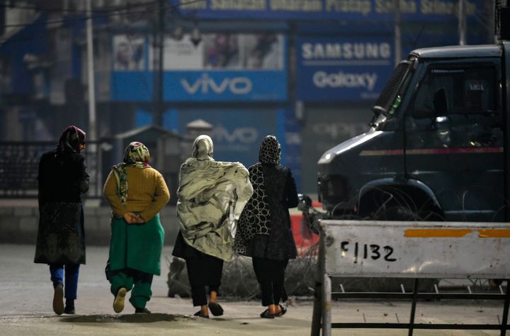 Kashmiri women walks near an paramilitary armoured vehicle during a lockdown in Srinagar on October 30, 2019. (Photo by Tauseef MUSTAFA / AFP) (Photo by TAUSEEF MUSTAFA/AFP via Getty Images)