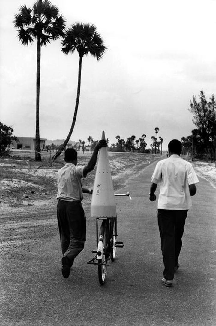 The photograph of the rocket nose cone on a bicycle taken by Henri Cartier-Bresson soon went viral in the media. On the right: engineer, CR Sathya. His assistant, Velappan Nair, is taking care of the nose cone. 