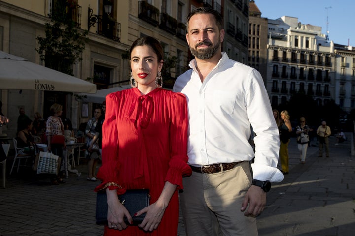 Lidia Bedman y Santiago Abascal, cara al sol en el concierto de Bertín Osborne en el Teatro Real de Madrid.