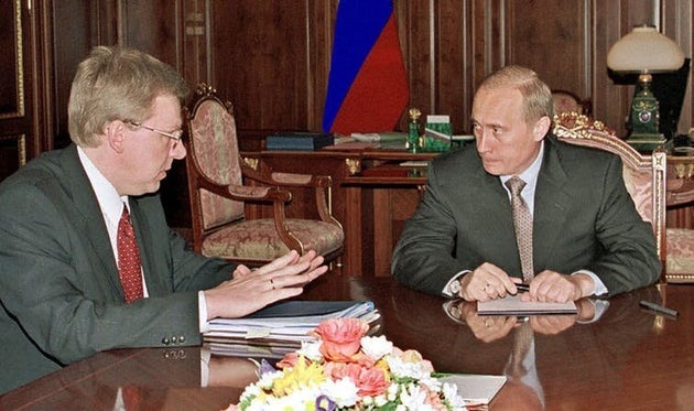 Le 2 juin 2000, Vladimir Poutine, récemment élu président pour la première fois, s’entretient au Kremlin...