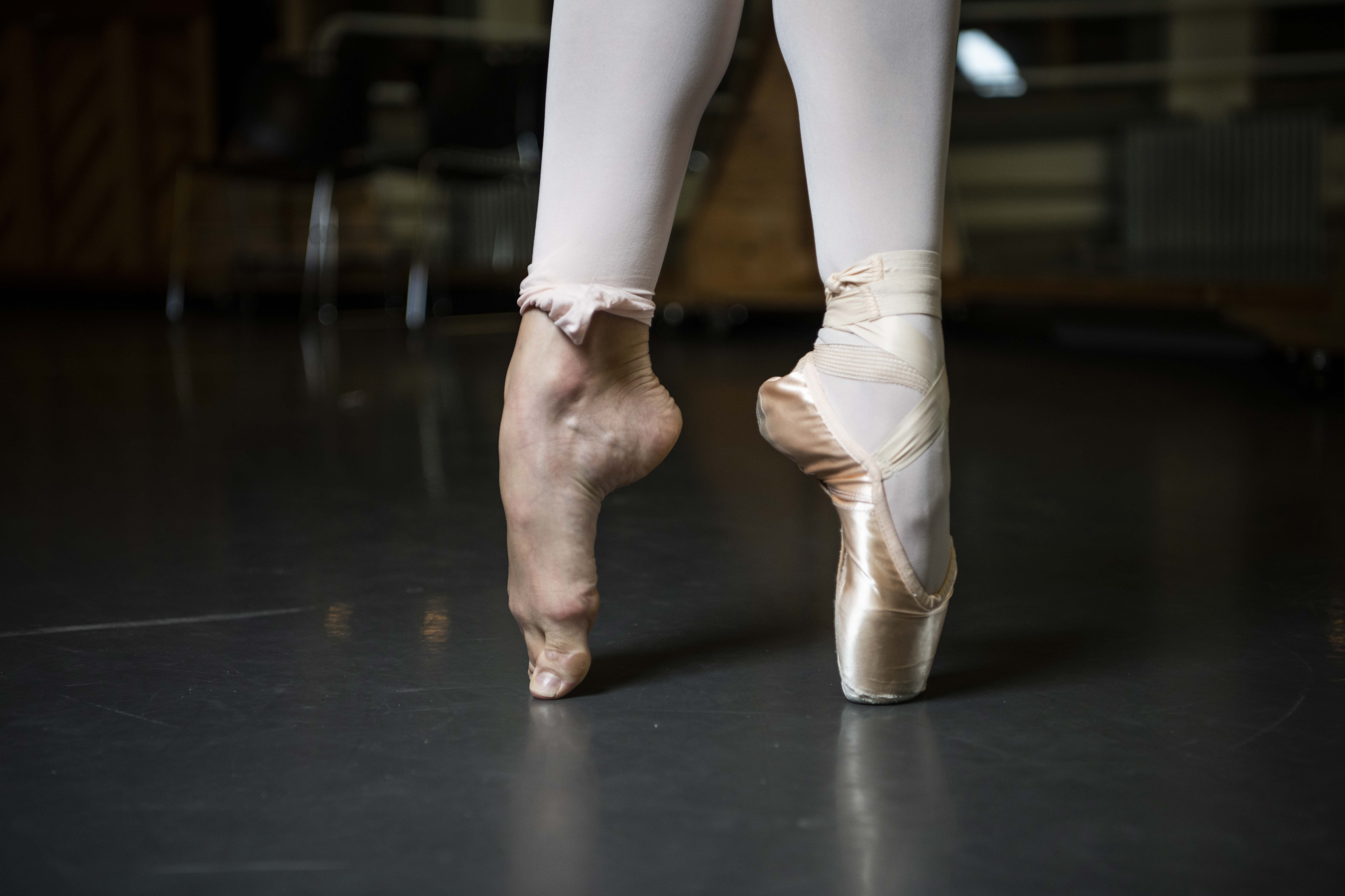 ballet toe shoes