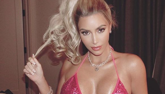 Pour Halloween, Kim Kardashian rejoue “La Revanche d’une