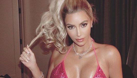 Pour Halloween, Kim Kardashian rejoue “La Revanche d’une