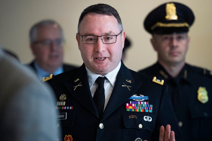 <em>Le lieutenant-colonel Alexander Vindman, expert en questions ukrainiennes au conseil de sécurité nationale, se présente devant les membres des comités des affaires étrangères, du renseignement et de surveillance de la chambre des représentants, le 29 octobre. </em>