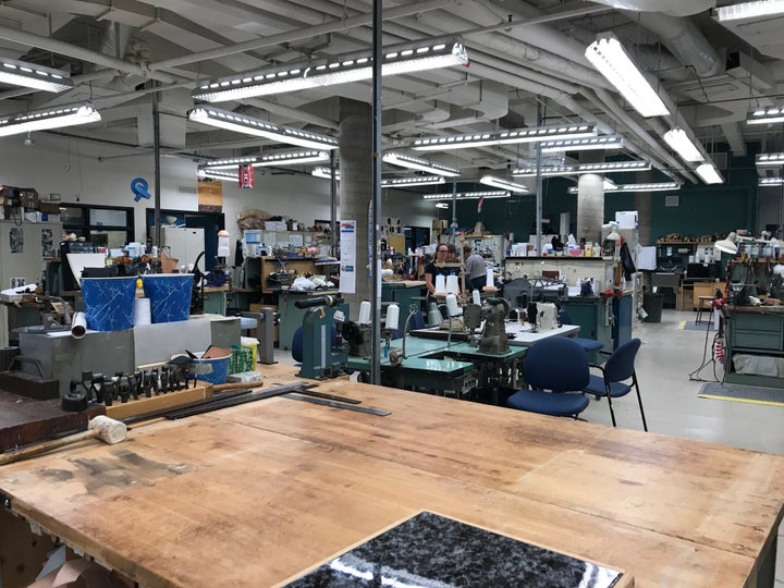 Les artisans de l'Institut de réadaptation Gingras-Lindsay-de-Montréal ont fabriqué plus de 375 prothèses et en ont réparé près de 2200 autres dans la dernière année.