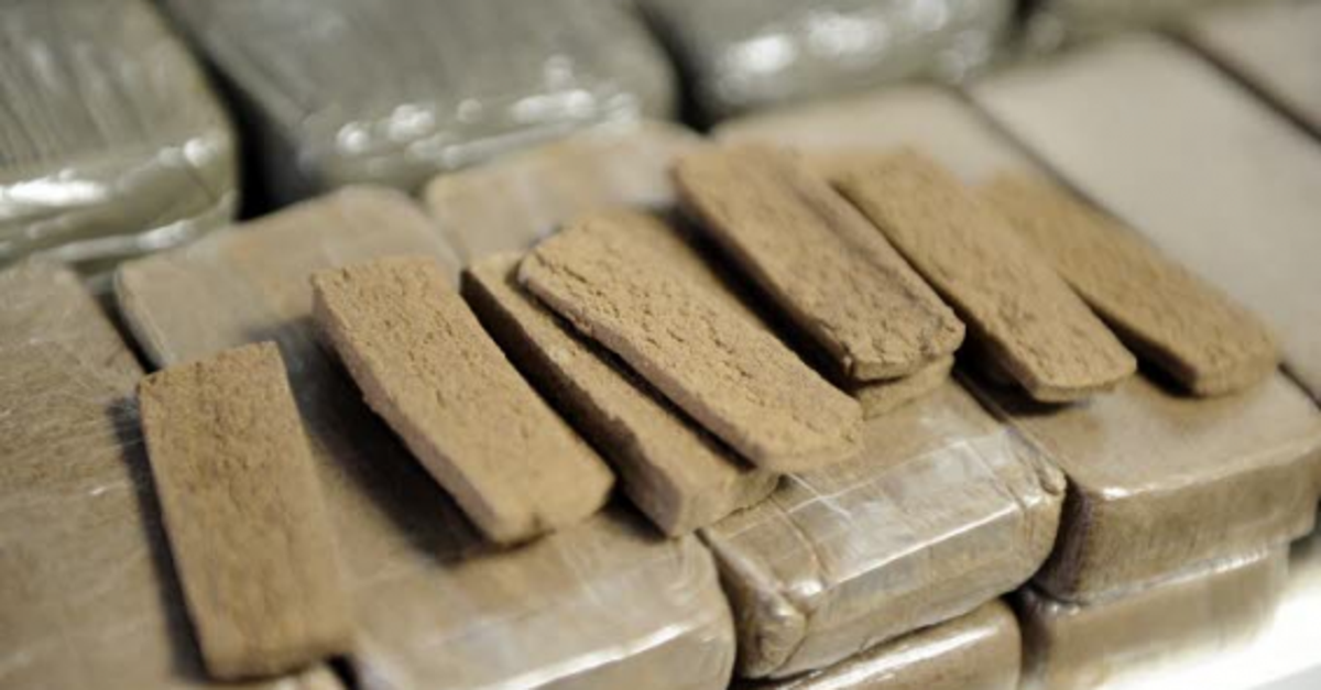 Destruction d'une grande quantité de drogue et de produits de contrebande à Tan-Tan