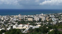 Agression au couteau dans un commissariat de La Réunion, enquête pour “apologie du