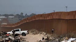 Des trafiquants ont franchi le mur de Trump en utilisant des