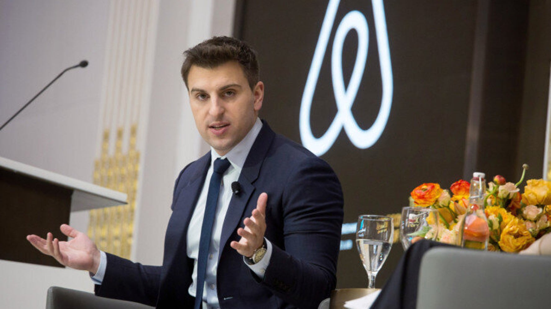 Airbnb ハロウィンパーティーで5人が殺害された事件を受け パーティーハウス を禁止へ ハフポスト World Airbnb ハロウィンパーティーで5人が殺害された事件を受け パーティーハウス を禁止へ ハフポスト World
