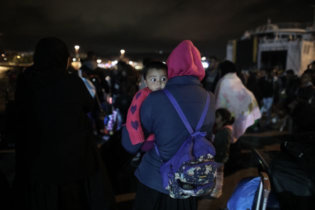 Ακόμη 284 πρόσφυγες στο λιμάνι του Πειραιά με προορισμό δομές φιλοξενίας ανά τη