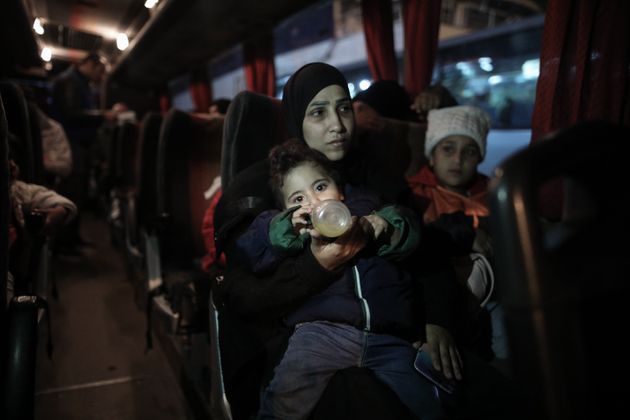 Ακόμη 284 πρόσφυγες στο λιμάνι του Πειραιά με προορισμό δομές φιλοξενίας ανά τη