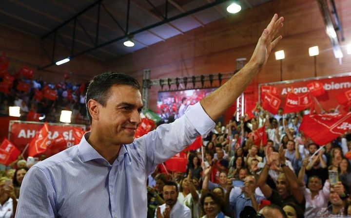 El presidente del Gobierno en funciones y secretario general socialista arranca la campaña del 10-N en la capital andaluza.