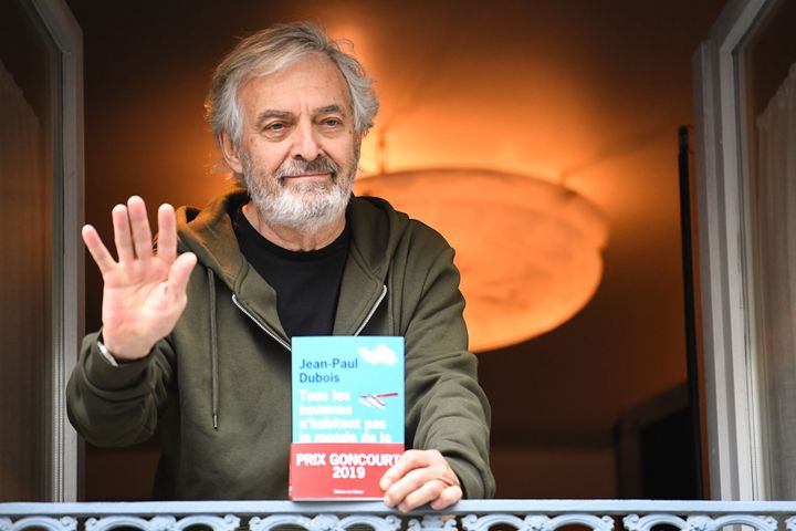 Ο Γάλλος συγγραφέας Ζαν-Πολ Ντιμπουά κέρδισε το λογοτεχνικό βραβείο Γκονκούρ.