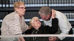 Una octogenaria griega conoce a la familia judía que salvó del