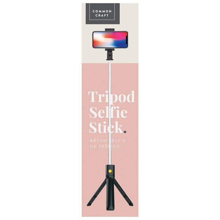 Yes, selfies are still a thing.