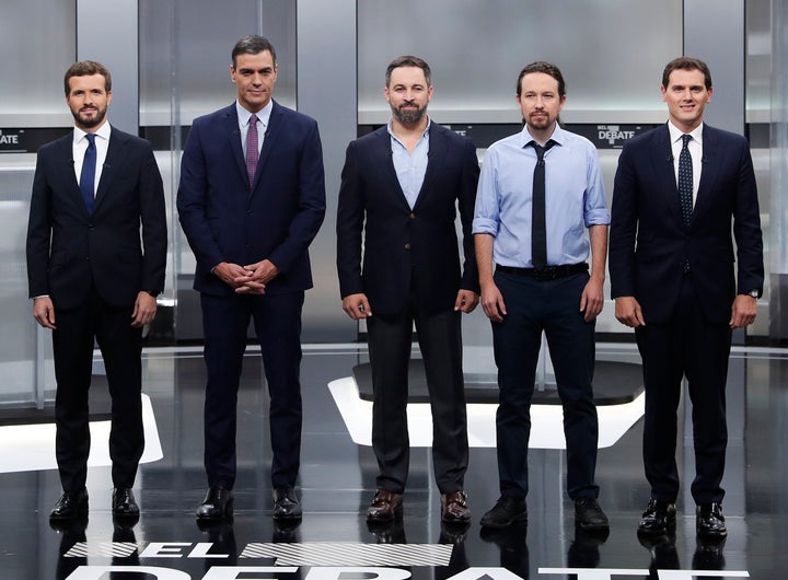 Los candidatos posan ante las cámaras minutos antes del debate.