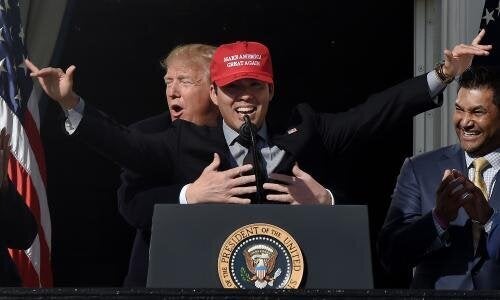 ホワイトハウスでナショナルズのワールドシリーズ制覇を祝福するトランプ大統領と喜ぶライアン・ジマーマン選手