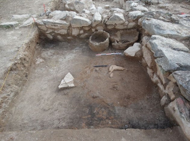Κτηριακό Συγκρότημα «Ν». Κατά χώρα σωζόμενα πιθάρια.