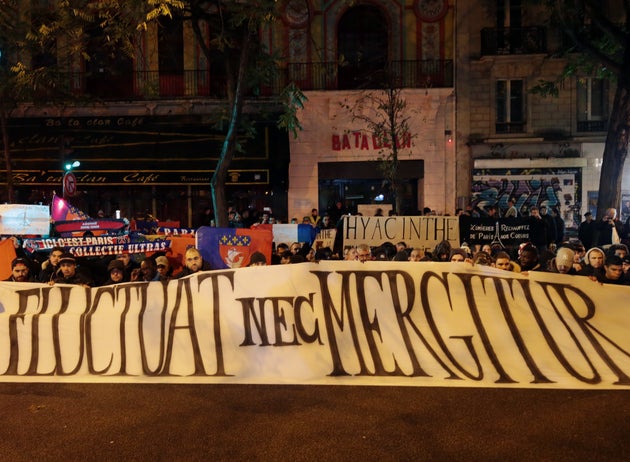 Les Victimes Des Attentats Du 13 Novembre Ont Recu 107 Millions D Euros Le Huffpost