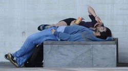 El número de jóvenes que ni estudian ni trabajan cae un 26 % desde