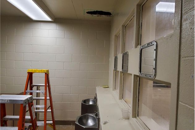 Η τουαλέτα στην φυλακή της πόλης Σαλίνα, νότια του Σαν Φρανσίσκο, απ΄όπου απέδρασαν οι κρατούμενοι.