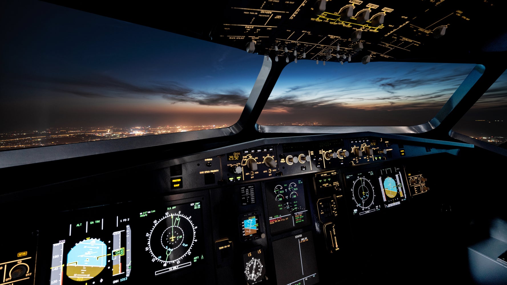 飛行中のコックピットに女性を招き入れ記念写真 ネットで発覚 機長を終身乗務停止に ハフポスト World 飛行中のコックピットに女性を招き入れ記念写真 ネットで発覚 機長を終身乗務停止に ハフポスト World