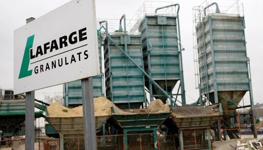 La justice allège les poursuites contre Lafarge accusé de liens avec