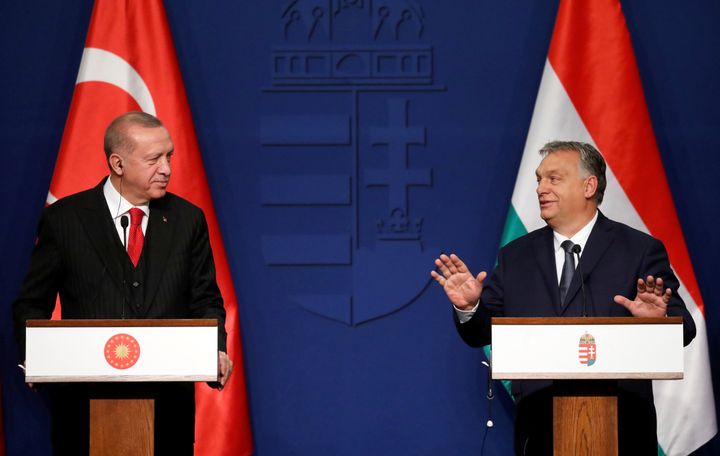 «Ειδύλλιο» μεταξύ Ερντογάν - Όρμπαν στην Βουδαπέστη. Ο Ούγγρος εθνικιστής συγκαταλέγεται μεταξύ των ολίγων τακτικών συνομιλητών του Τούρκου Προέδρου εσχάτως. 7 Νοεμβρίου 2019.