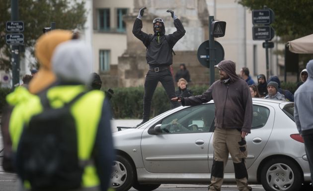 Gilets Jaunes Au Moins 3000 Condamnations Et 400 Peines De