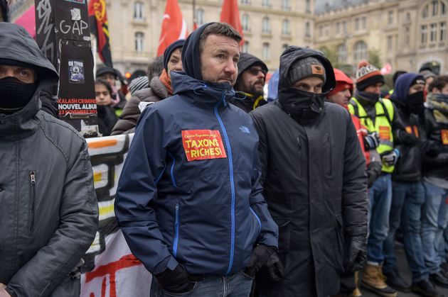 Olivier Besancenot à Paris lors d'une manifestation des gilets