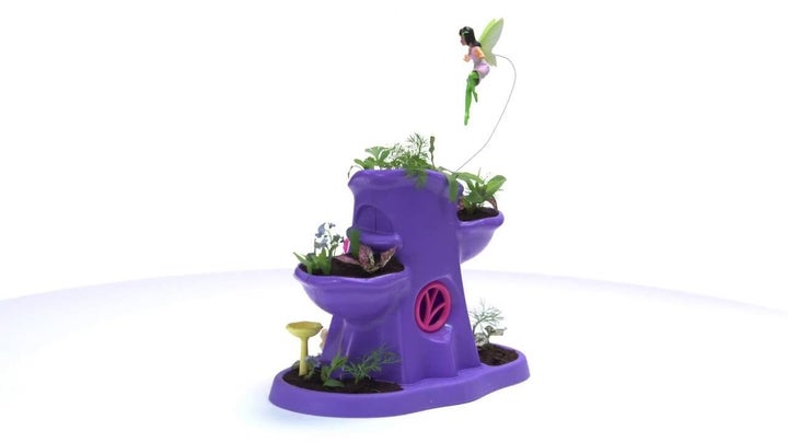 This play set comes with real seeds and soil that kids can plant.