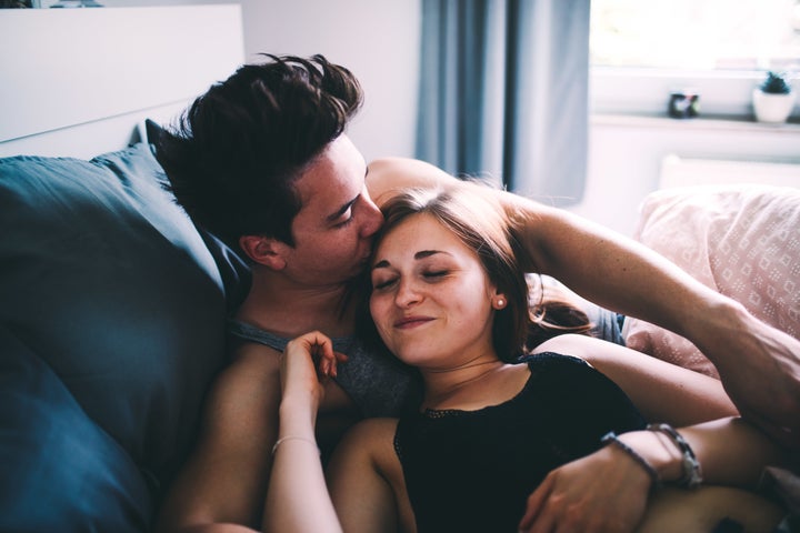 17 Little Ways Couples Show Their Love That Don't Cost A Thing | HuffPost Life