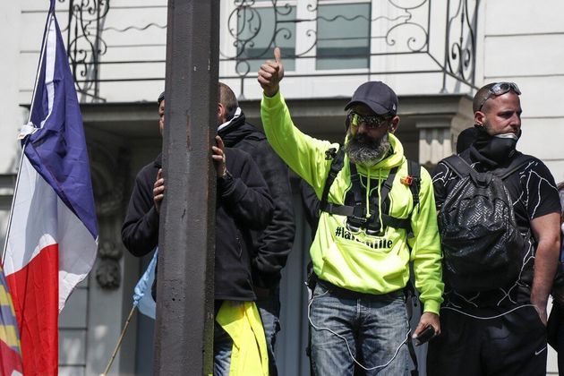 Jérôme Rodrigues Figure Des Gilets Jaunes Offre Un Café