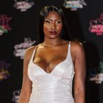 Aya Nakamura réagit avec humour de repartir des NRJ Music Awards les mains