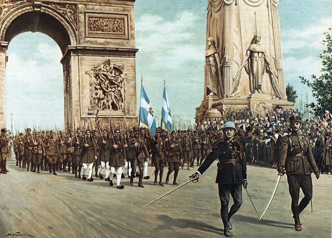 Πίνακας που απεικονίζει τμήμα του ελληνικού στρατού να παρελαύνει στην Αψίδα του Θριάμβου, στο Παρίσι, κατά την νικητήρια παρέλαση μετά το πέρας του Α' Παγκοσμίου Πολέμου, 14 Ιουλίου 1919.