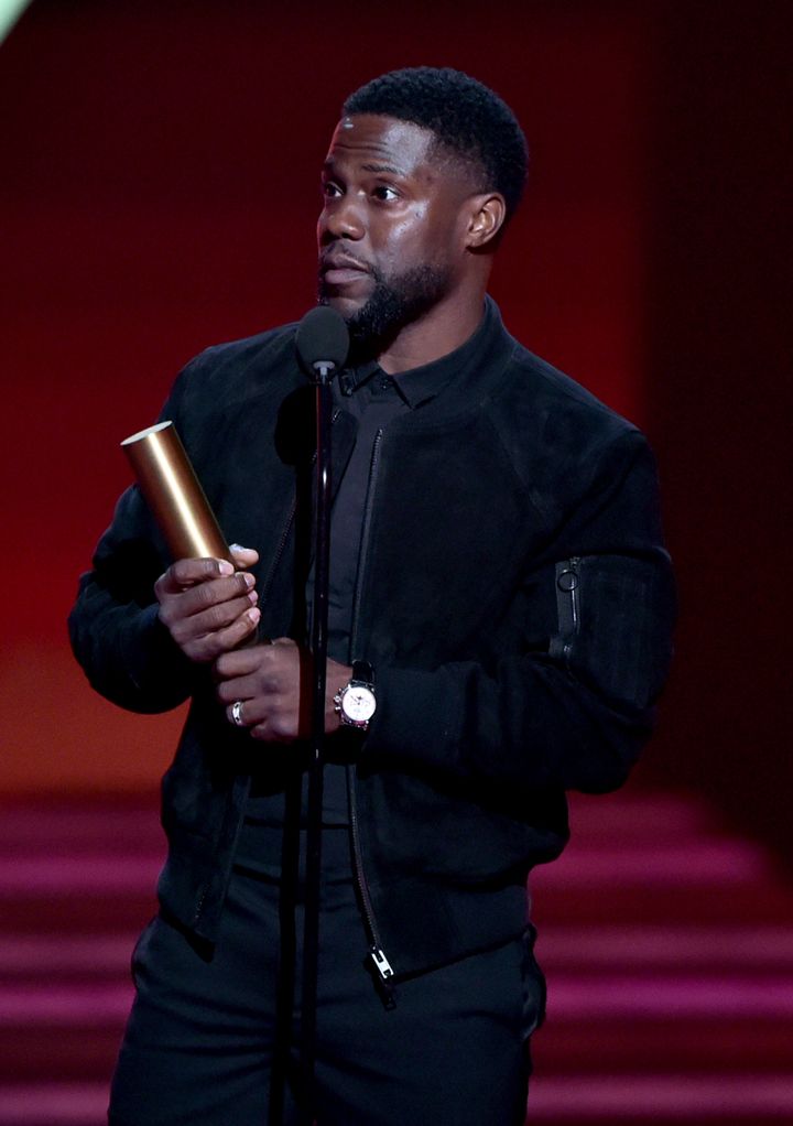 Kevin Hart accepts The Comedy Act of 2019 award for Kevin Hart: Irresponsible on stage during the 2019 E! People's Choice Awards 