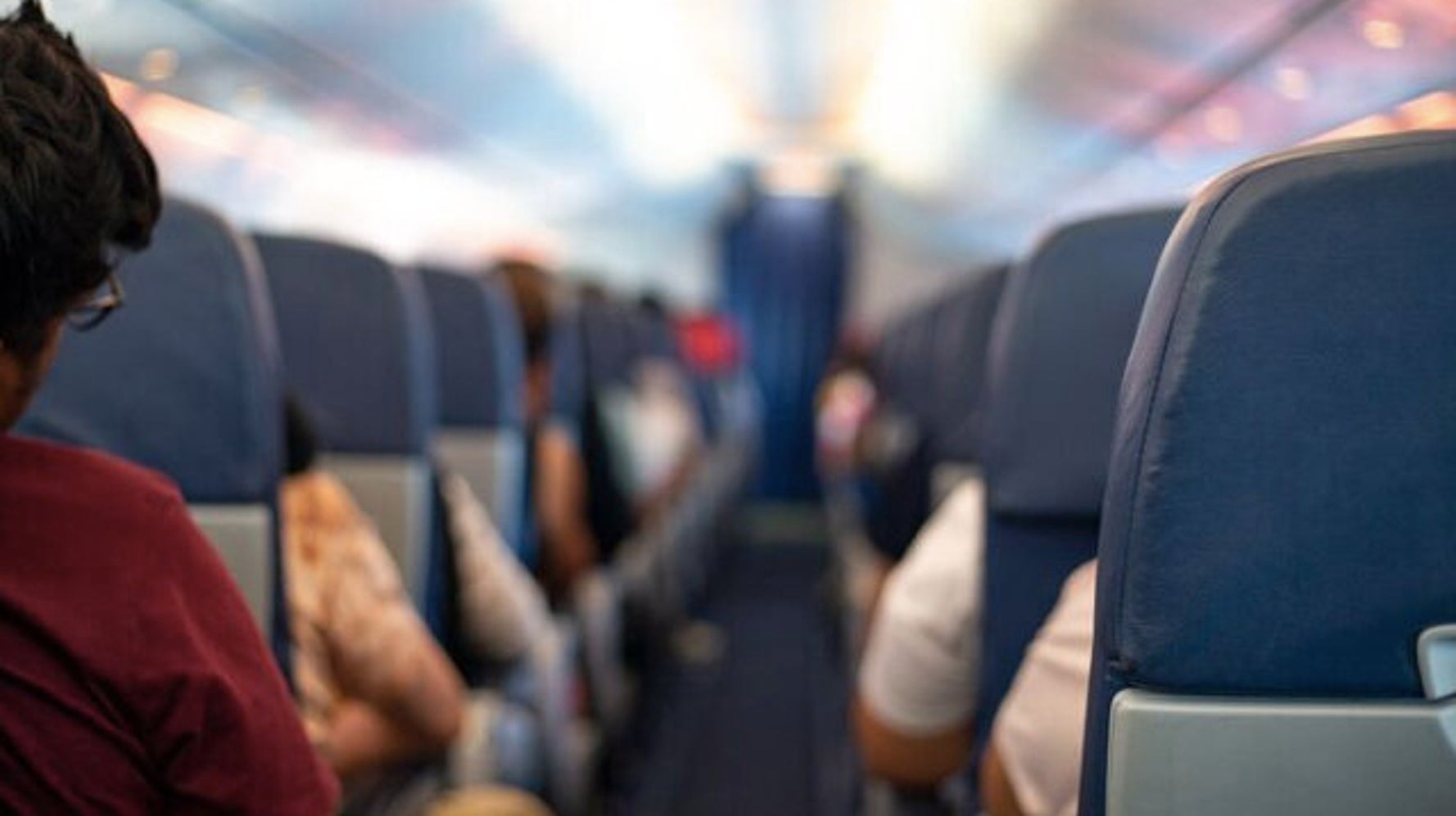 飛行機内で慎むべき15の行動 ハフポスト Life 飛行機内で慎むべき15の行動 ハフポスト Life
