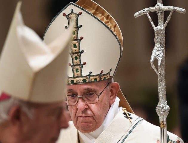 Cento studiosi contro il Papa: