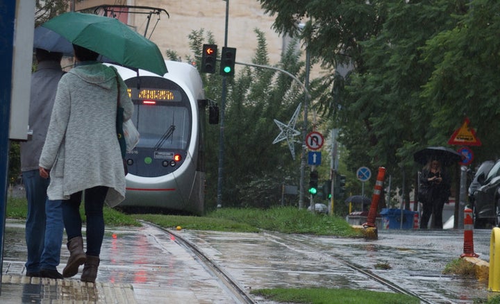 Καθυστερήσεις των μέσων στην Αθήνα εξαιτίας της έντονης βροχόπτωσης