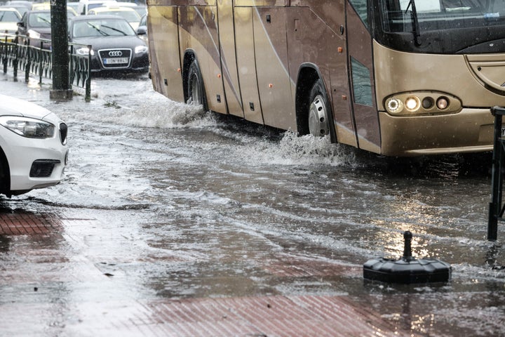 Ποτάμια οι δρόμοι στην πόλη